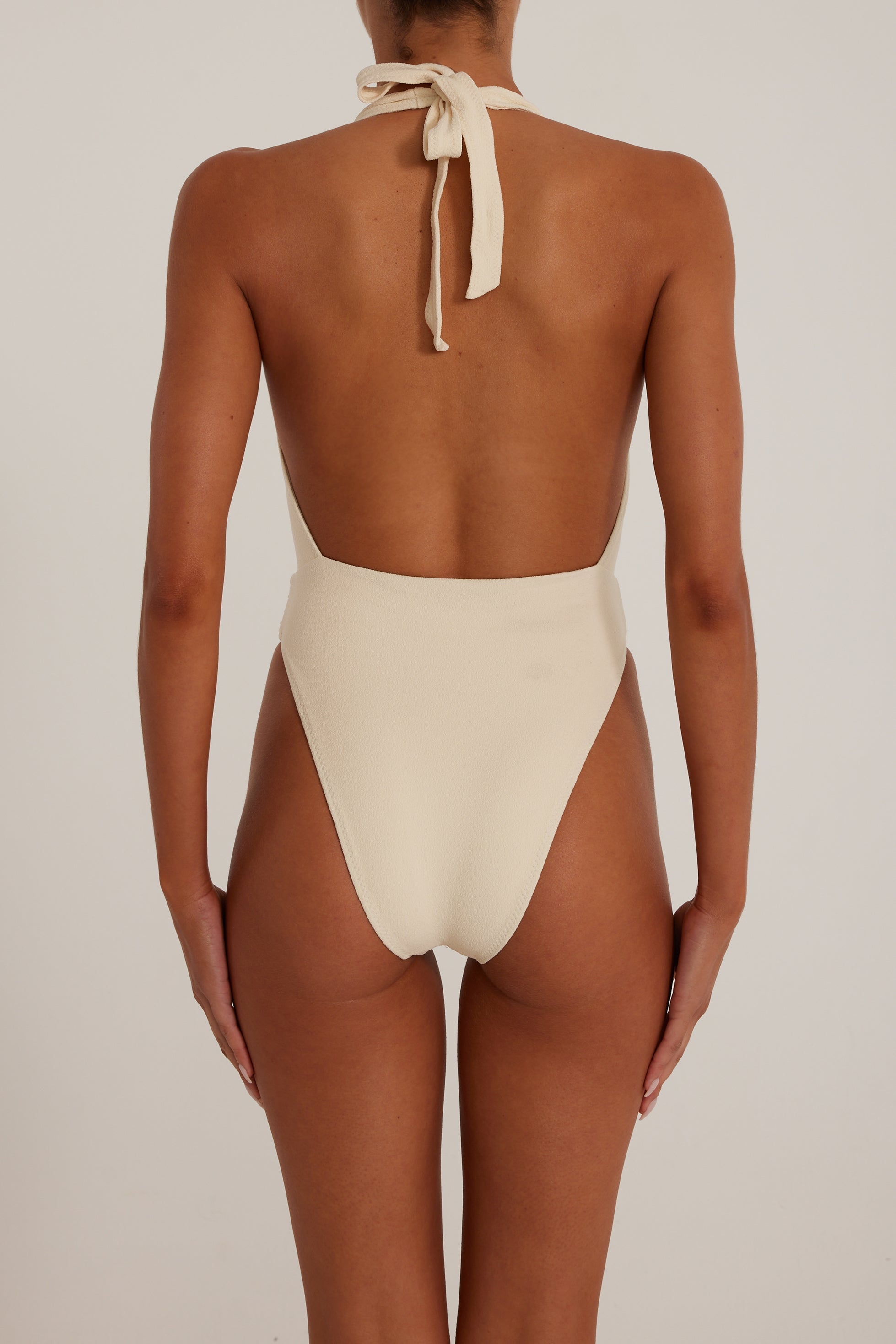 Maiô Gardenia Halter Plunge
